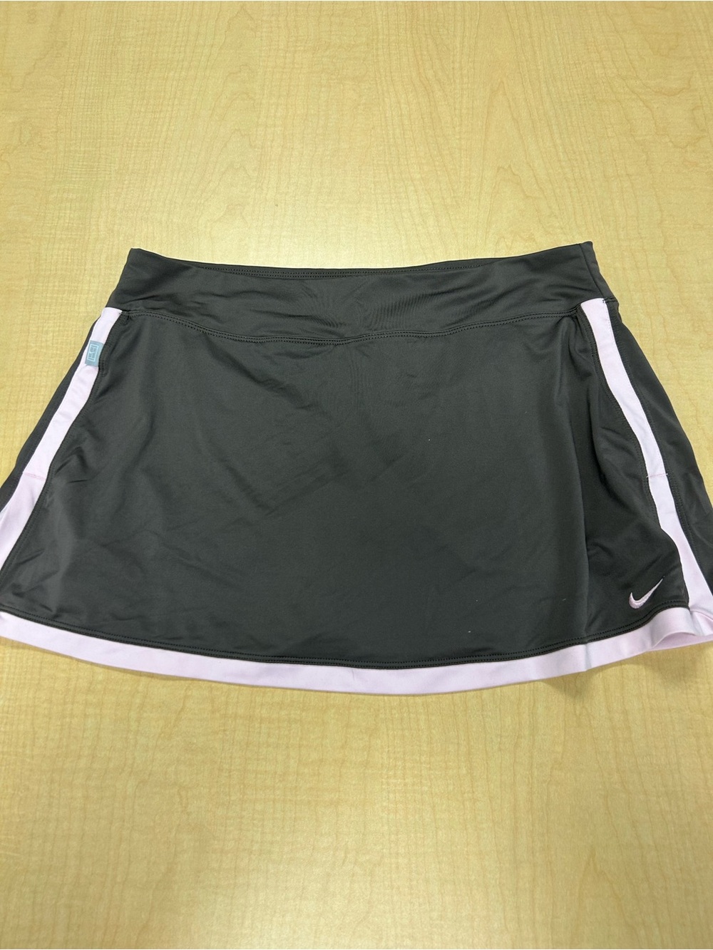 Nike light brown tennis skort with Pale Pink Trim size large